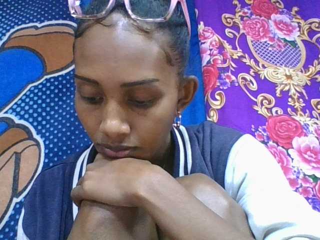 ninie1a live cam on BongaCams