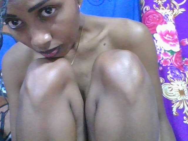 ninie1a live cam on BongaCams