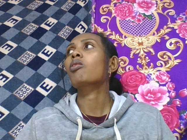 ninie1a live cam on BongaCams