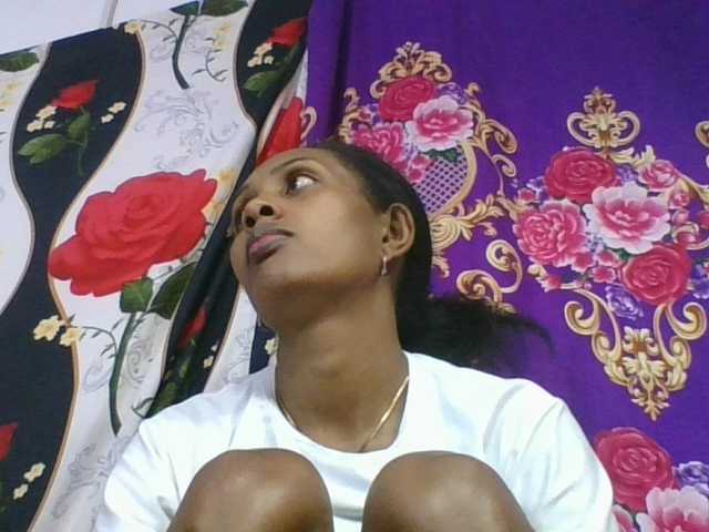 ninie1a live cam on BongaCams