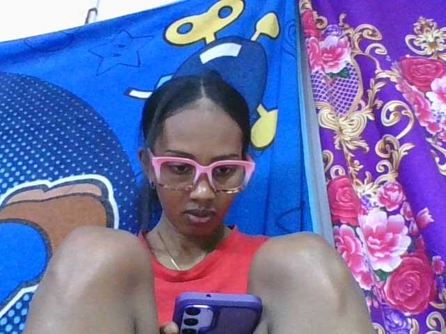 ninie1a live cam on BongaCams