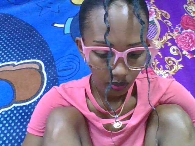 ninie1a live cam on BongaCams