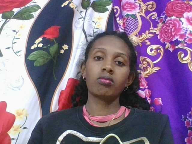 ninie1a live cam on BongaCams