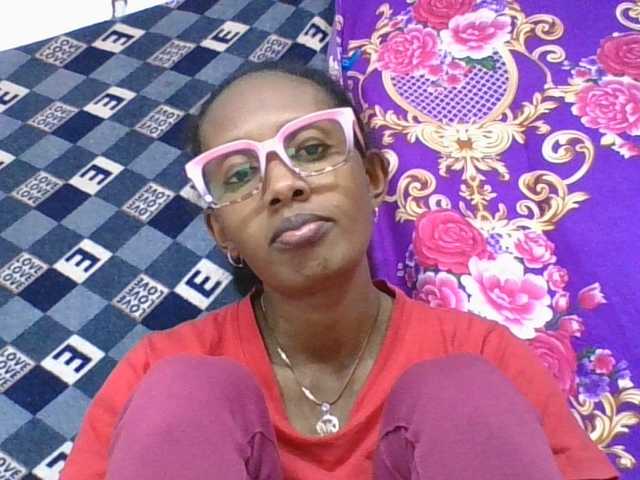 ninie1a webcam bongacams model stream image