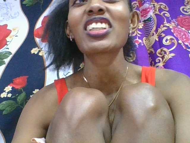 ninie1a live cam on BongaCams