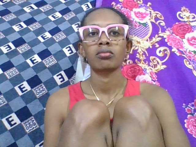 ninie1a live cam on BongaCams
