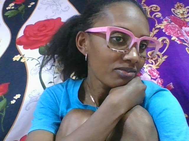 ninie1a live cam on BongaCams