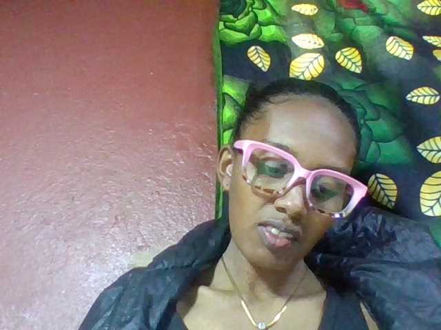 ninie1a live cam on BongaCams