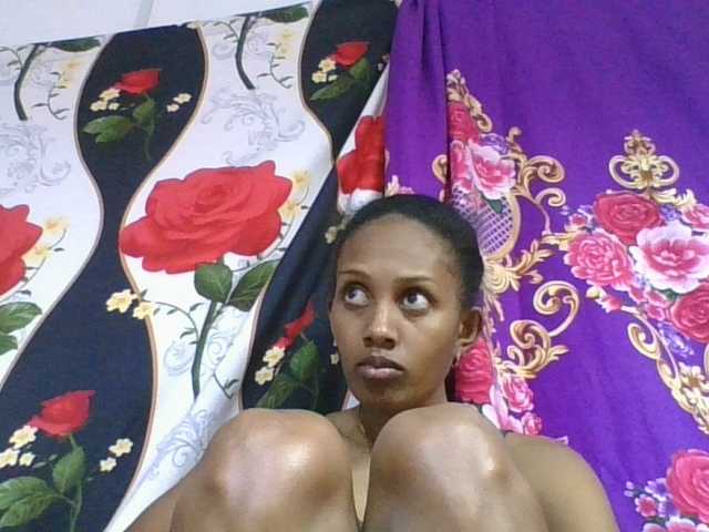 ninie1a live cam on BongaCams