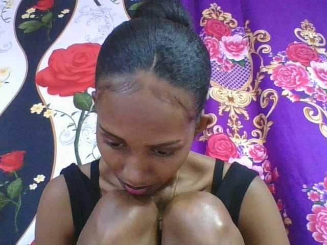 ninie1a live cam on BongaCams