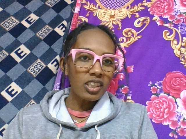 ninie1a live cam on BongaCams