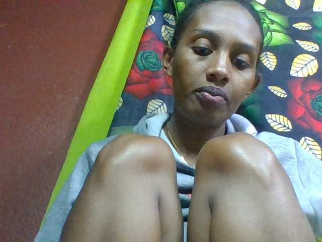 ninie1a live cam on BongaCams