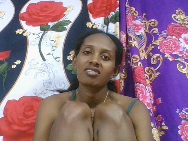 ninie1a live cam on BongaCams