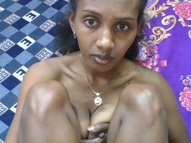 ninie1a live cam on BongaCams