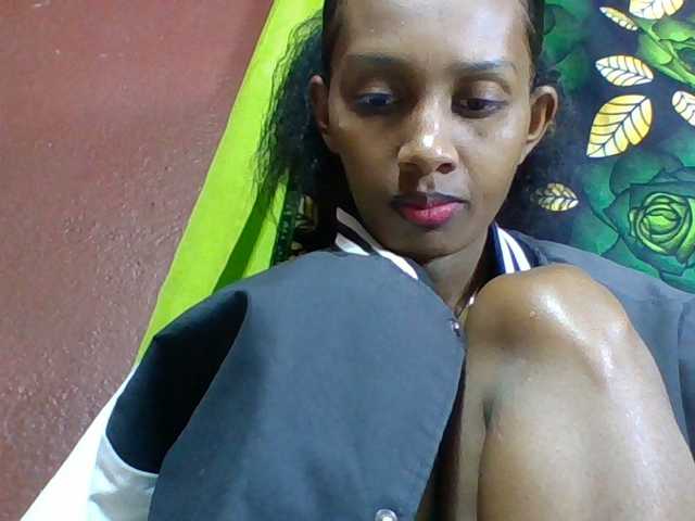 ninie1a, en directo ahora en BongaCams