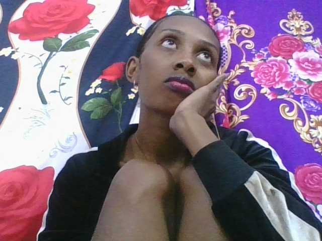 ninie1a live cam on BongaCams