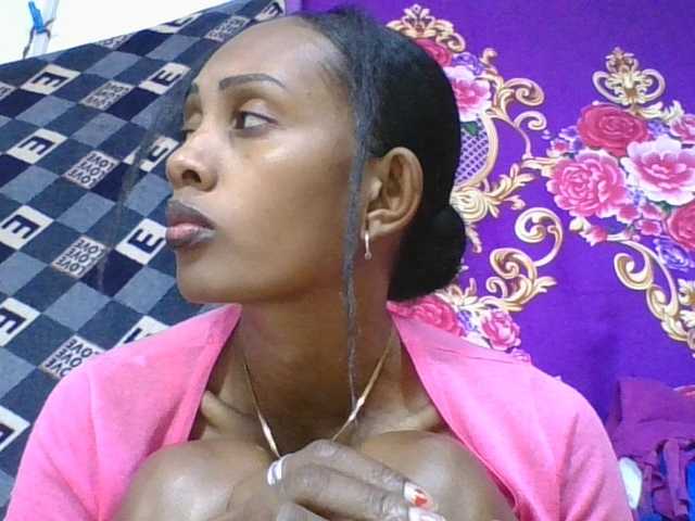 ninie1a live cam on BongaCams