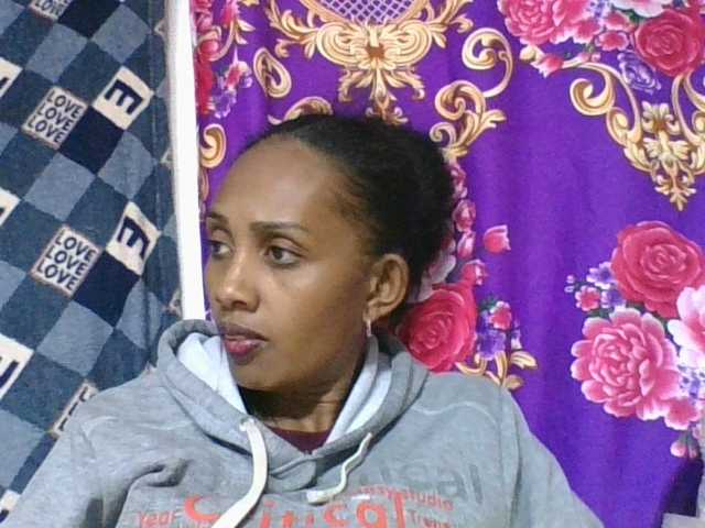 ninie1a live cam on BongaCams