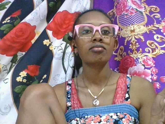 ninie1a live cam on BongaCams