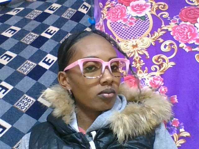 ninie1a live cam on BongaCams