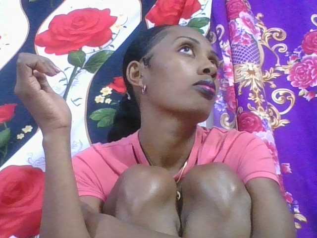 ninie1a live cam on BongaCams