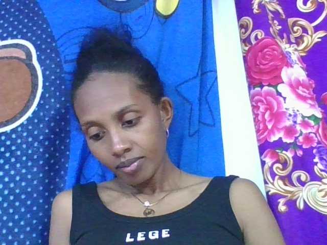 ninie1a live cam on BongaCams