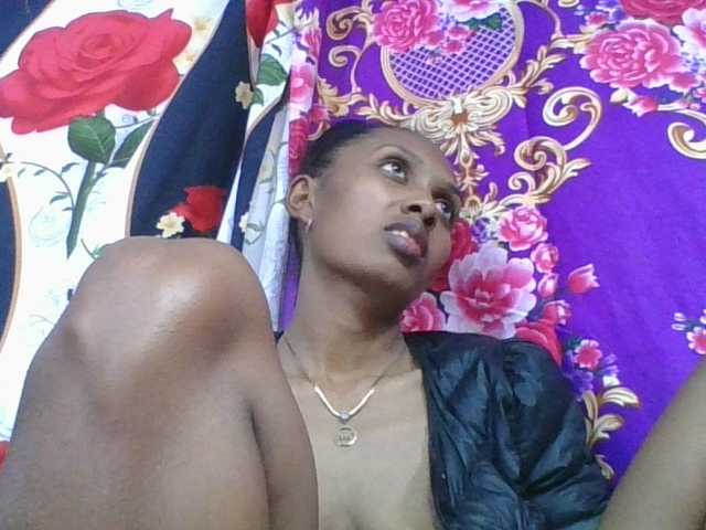 ninie1a live cam on BongaCams