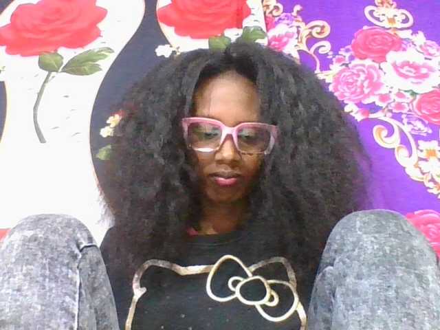 ninie1a live cam on BongaCams