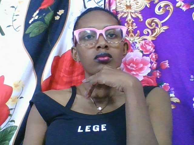 ninie1a live cam on BongaCams