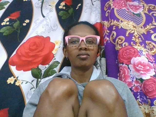 ninie1a live cam on BongaCams