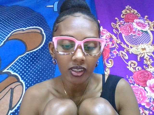 ninie1a live cam on BongaCams