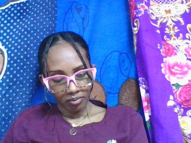 ninie1a live cam on BongaCams