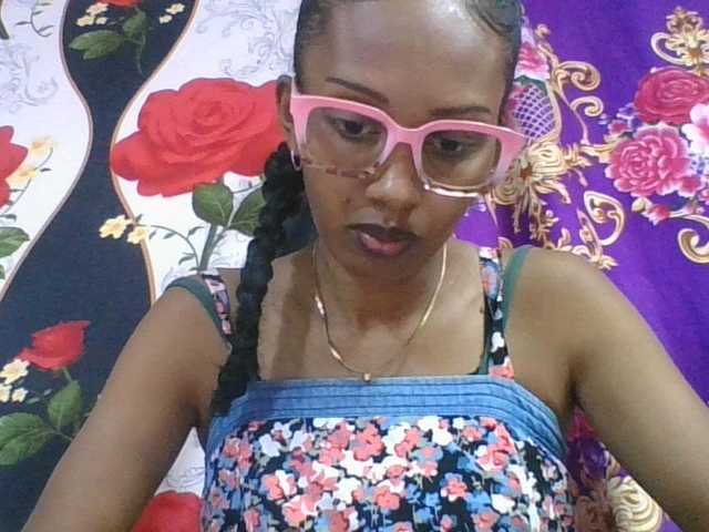 ninie1a live cam on BongaCams