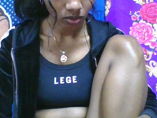 ninie1a live cam on BongaCams