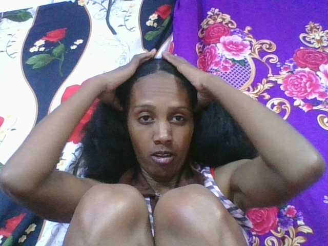 ninie1a live cam on BongaCams