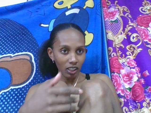 ninie1a live cam on BongaCams
