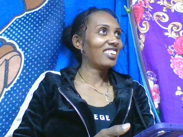 ninie1a live cam on BongaCams