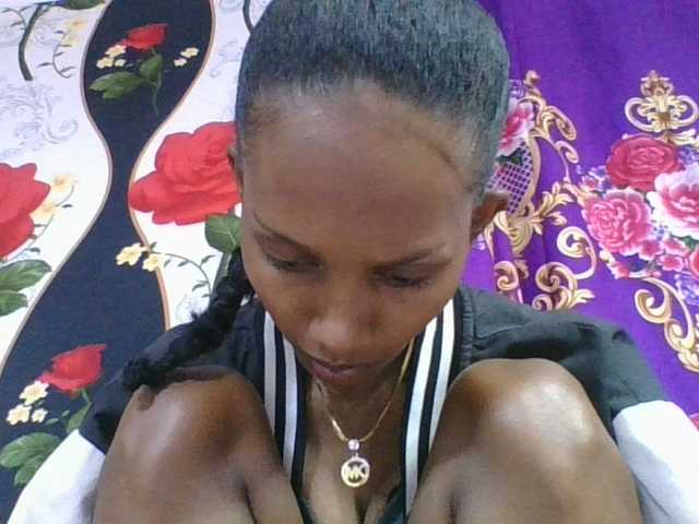 ninie1a live cam on BongaCams