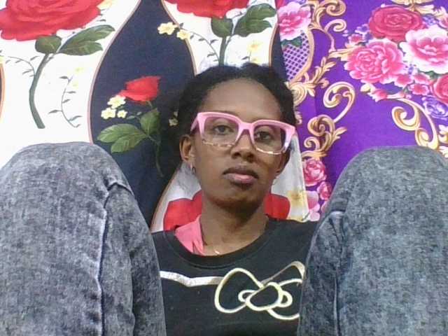 ninie1a live cam on BongaCams