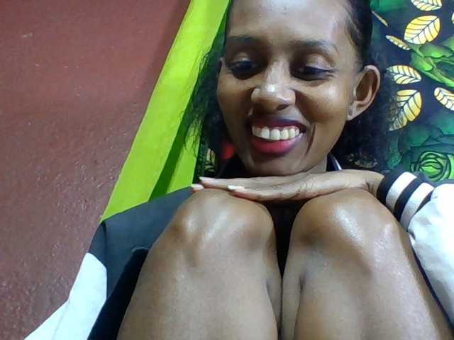 ninie1a, en directo ahora en BongaCams