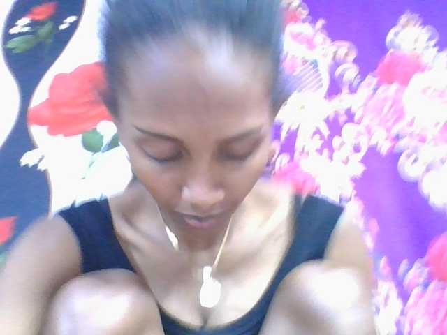 ninie1a live cam on BongaCams