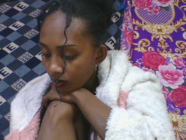 ninie1a live cam on BongaCams