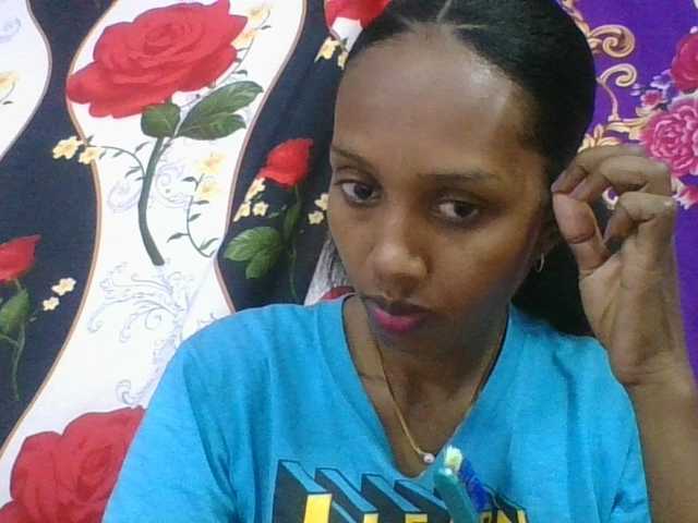 ninie1a live cam on BongaCams