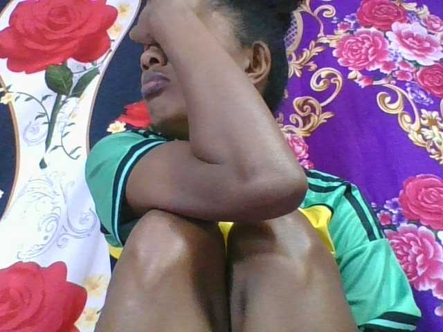 ninie1a live cam on BongaCams