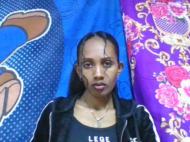 ninie1a live cam on BongaCams