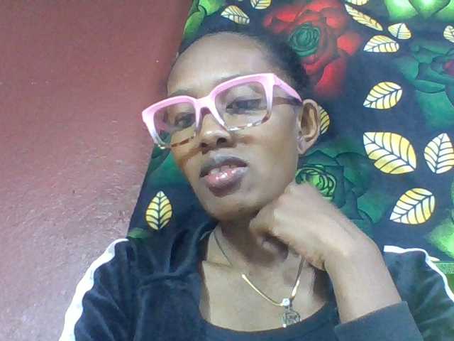 ninie1a live cam on BongaCams