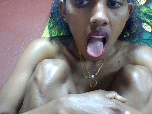 ninie1a, live now on BongaCams