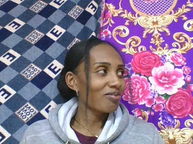 ninie1a live cam on BongaCams