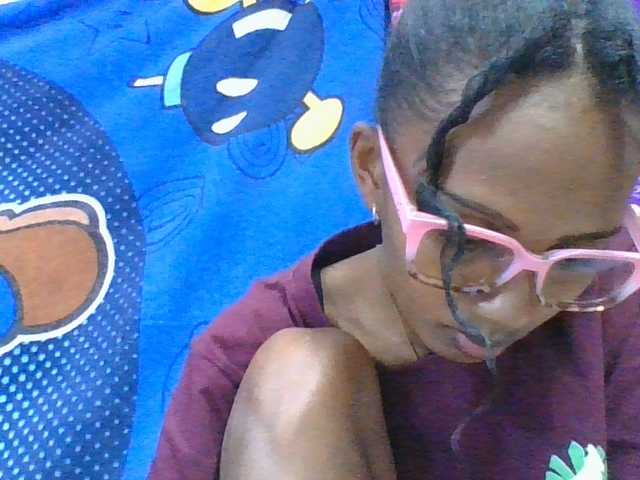 ninie1a live cam on BongaCams