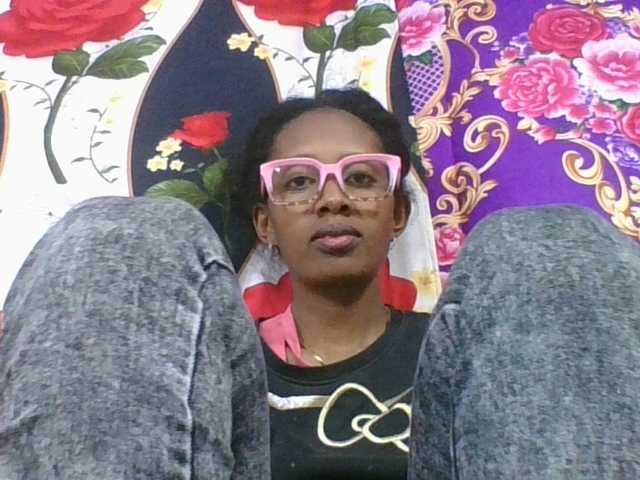 ninie1a live cam on BongaCams